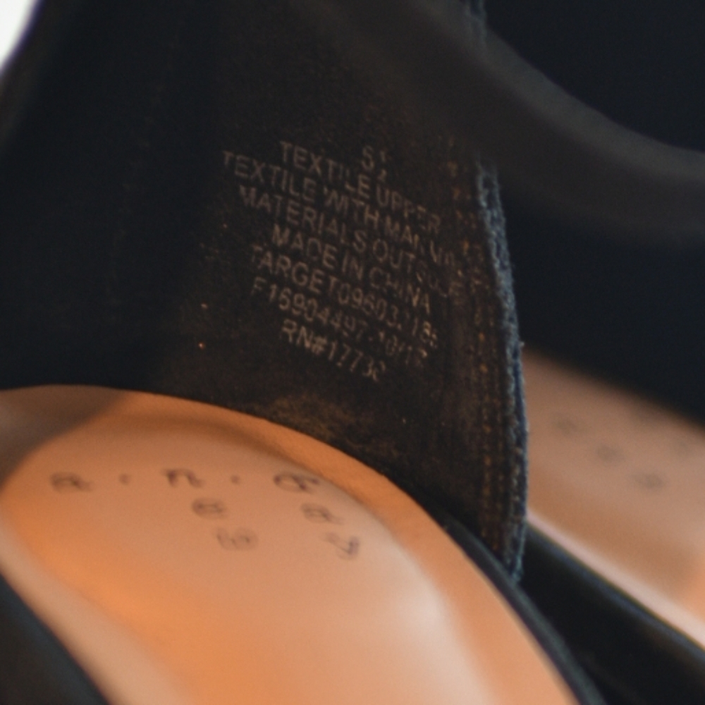 Black Pumps - Picture 2 of 3